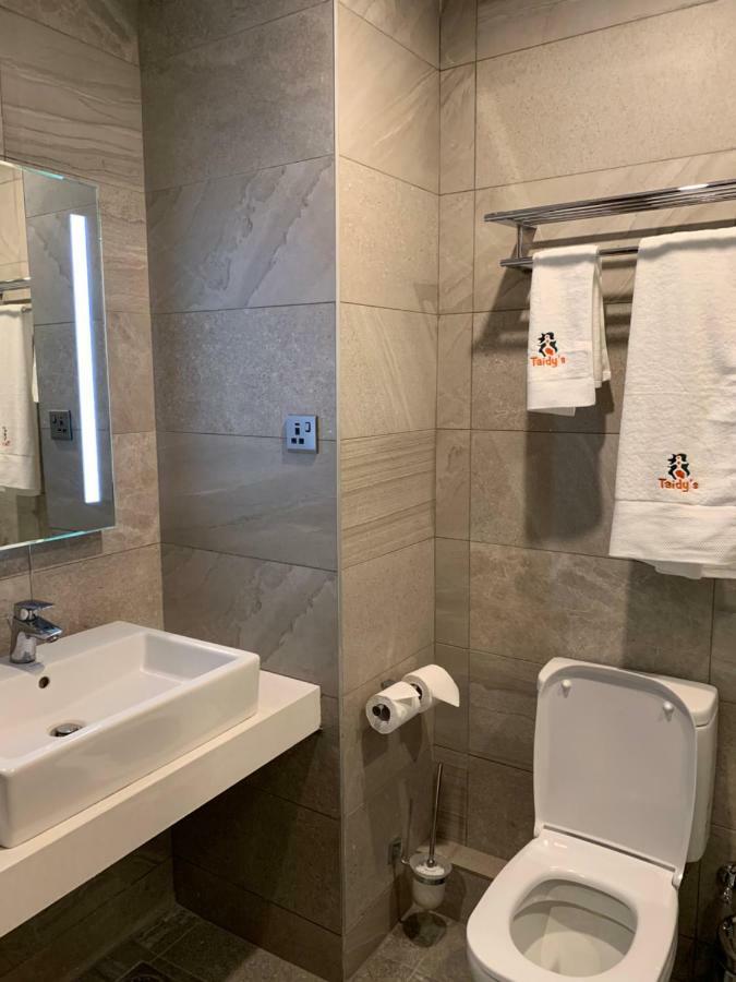 Taidy'S Suites - Накуру Экстерьер фото