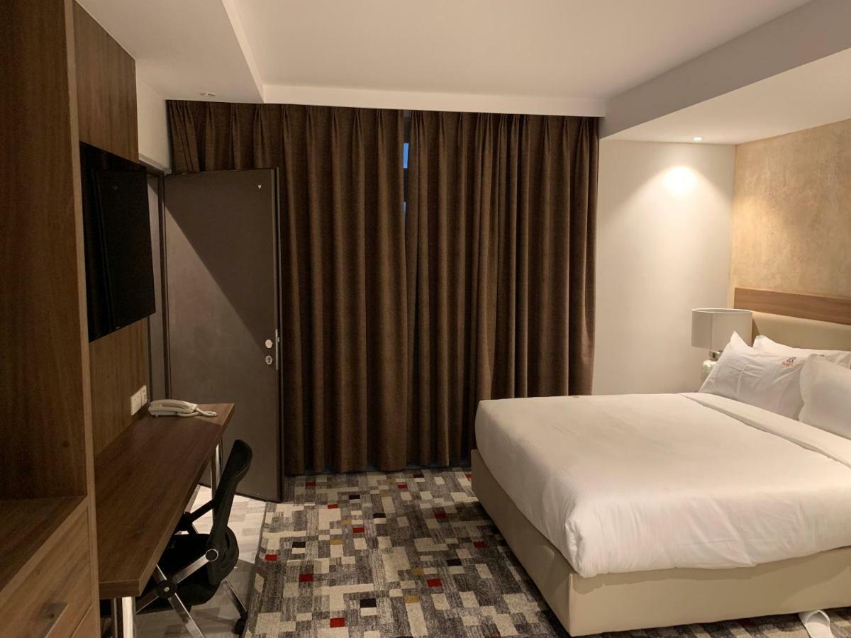 Taidy'S Suites - Накуру Экстерьер фото